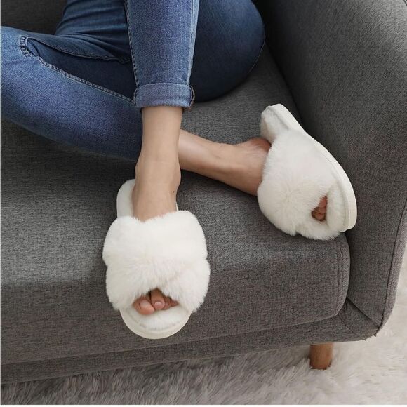 Memory Foam Fuzzy Cozy Slippers - Picture 2 of 4